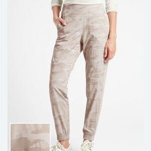 Athleta Brooklyn Trekkie Beige Camouflage Jogger Pants Women's Plus Size 18 NWOT